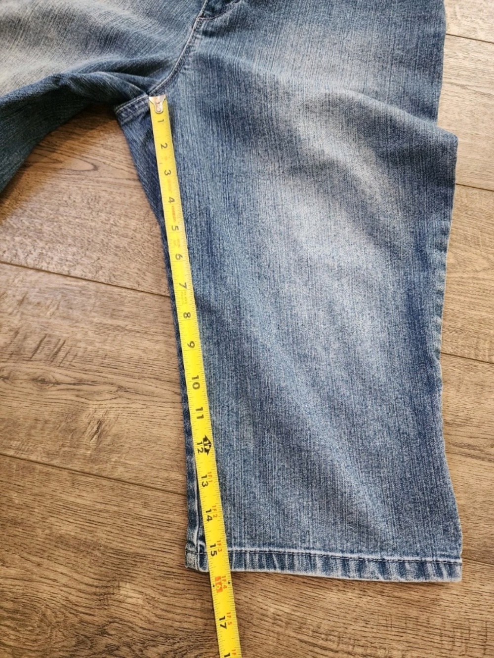 Gloria Vanderbilt Amanda Womens Capri Jean Shorts Size 10 Blue Denim Wash - Picture 8 of 10
